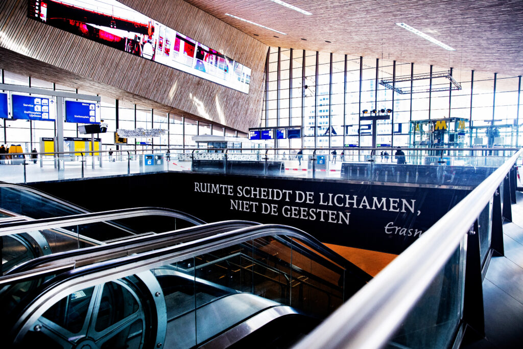 Ingang Metro Centraal Station.