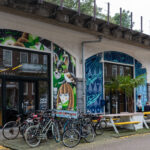 Street Art Man Met Bril Koffie