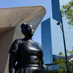 Close up van Moments Contained, beeld voor het Centraal Station